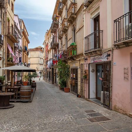 Via Cavour 19, Camere Del Conte Iglesias Eksteriør bilde