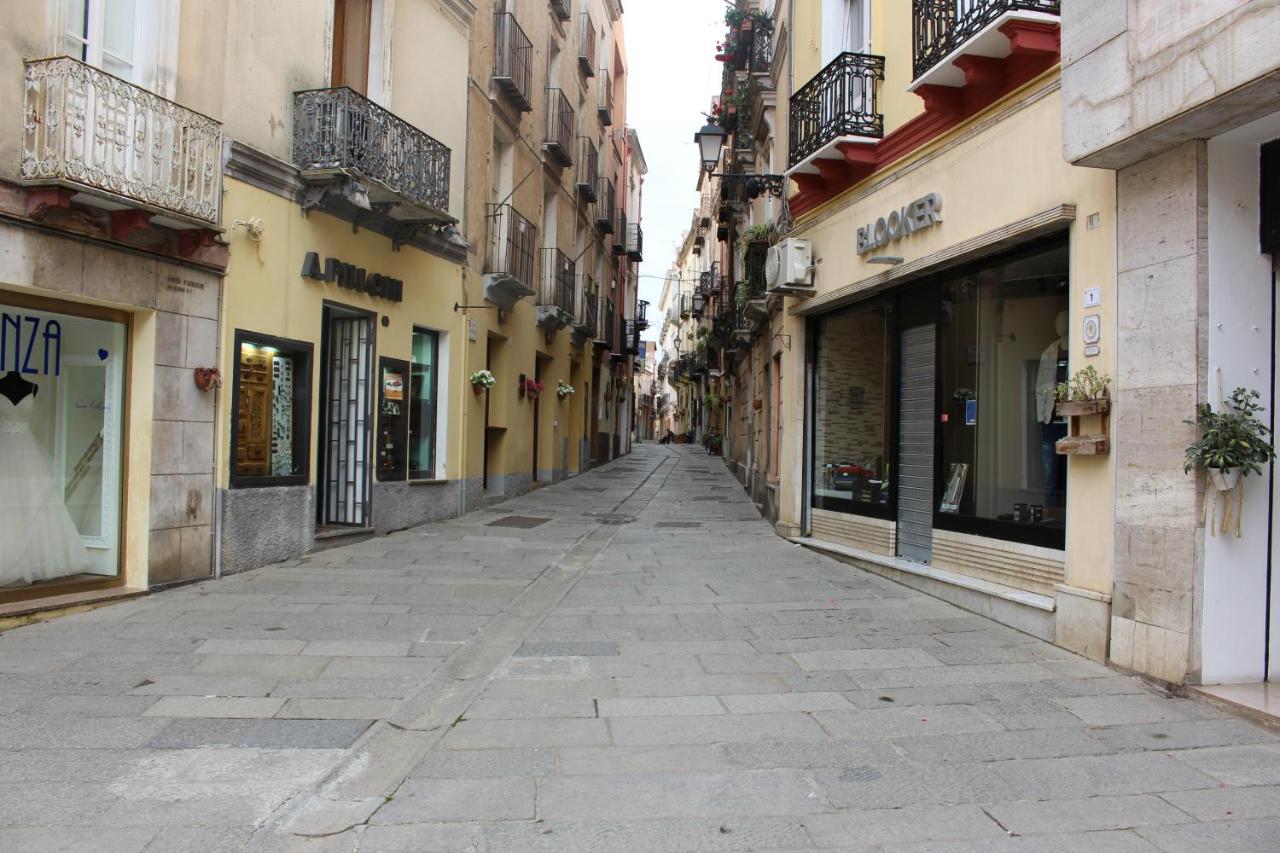 Via Cavour 19, Camere Del Conte Iglesias Eksteriør bilde