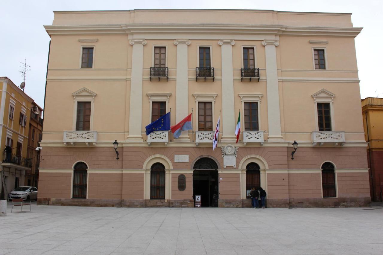 Via Cavour 19, Camere Del Conte Iglesias Eksteriør bilde