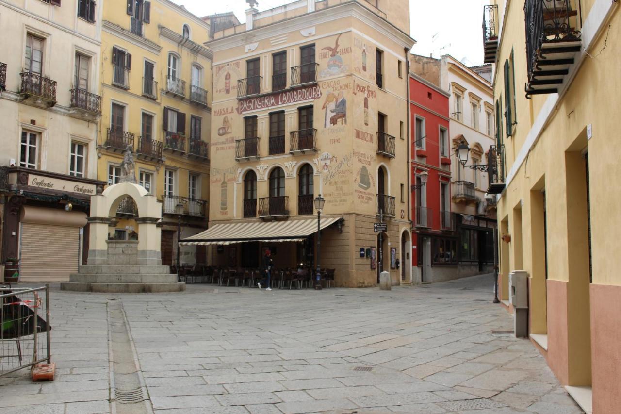 Via Cavour 19, Camere Del Conte Iglesias Eksteriør bilde