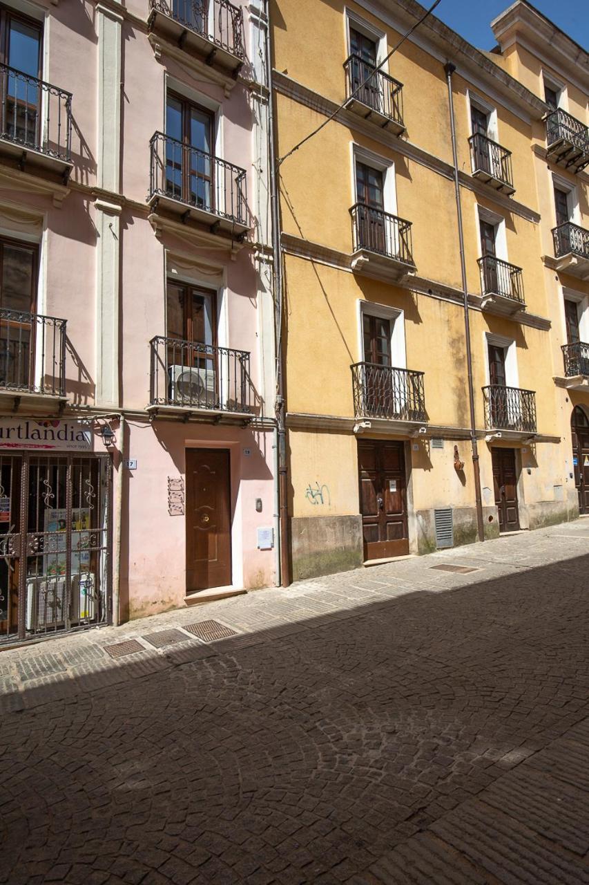 Via Cavour 19, Camere Del Conte Iglesias Eksteriør bilde