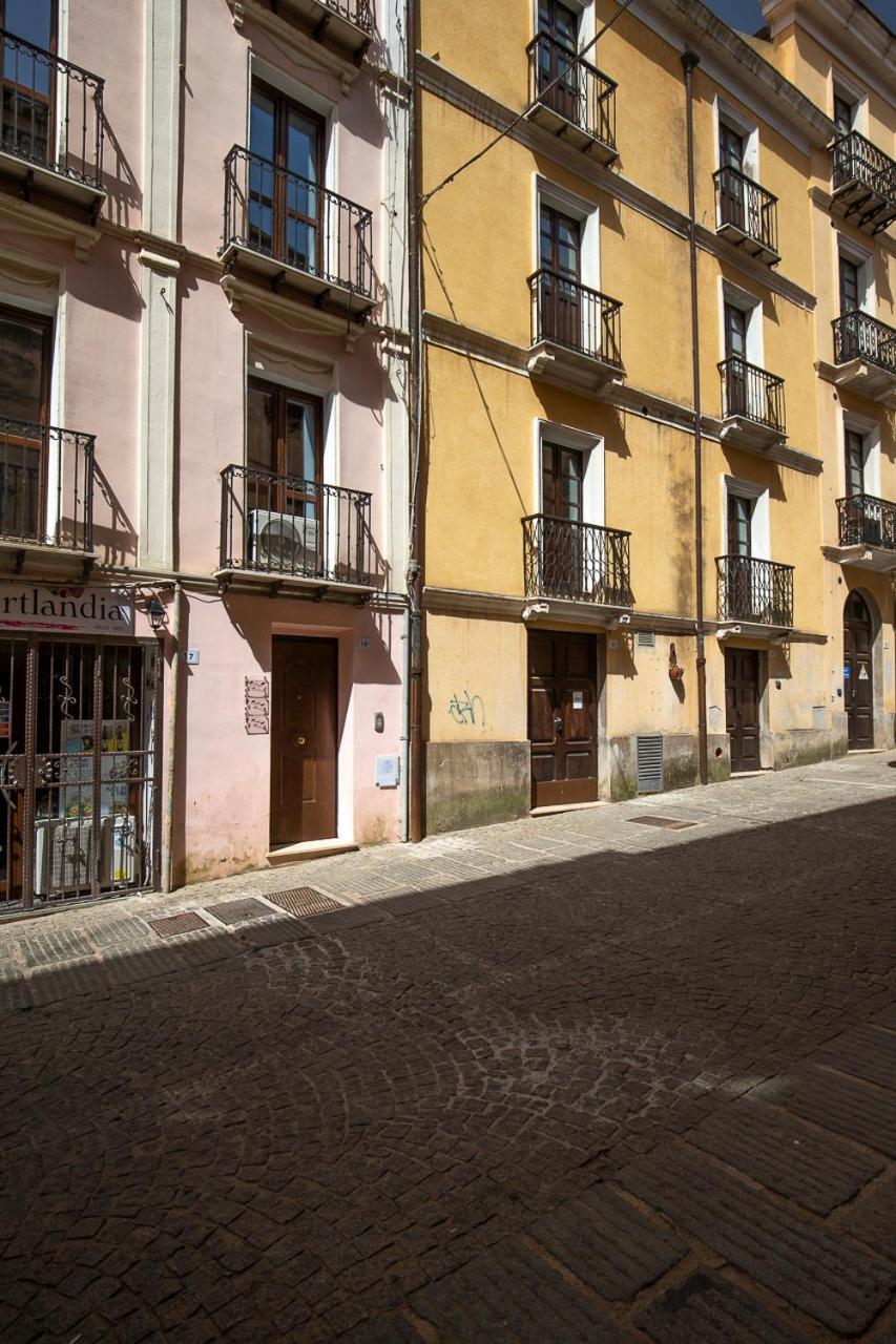 Via Cavour 19, Camere Del Conte Iglesias Eksteriør bilde
