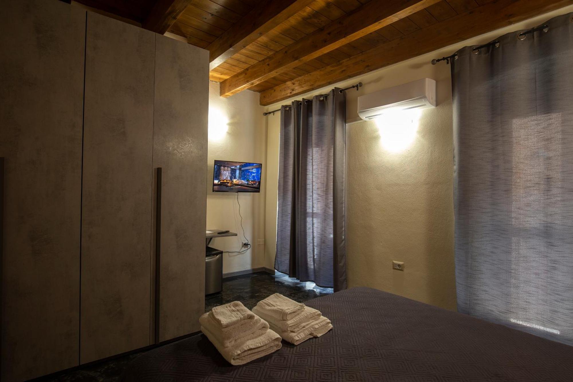 Via Cavour 19, Camere Del Conte Iglesias Eksteriør bilde